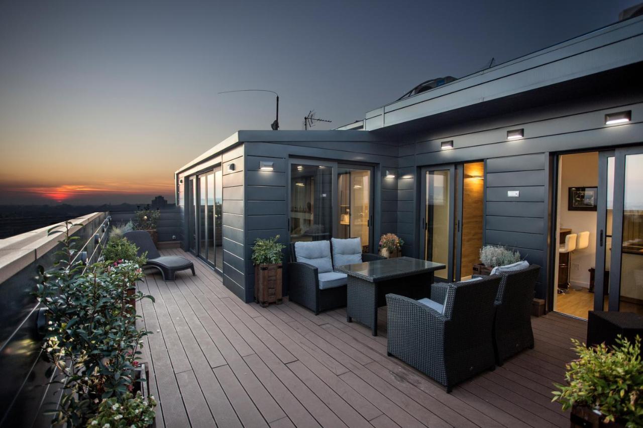 Penthouse Lux *